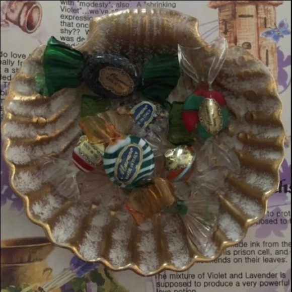 Gold Vintage Shell Candy Dish - Picture 3 of 4